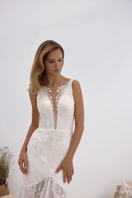 https://www.sposa-lia.com/images/stories/virtuemart/product/per-in white-036-helen-03.jpg